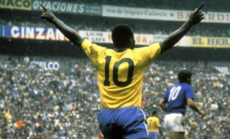 Pelé – Vị vua đầu tiên của chiếc áo số 10